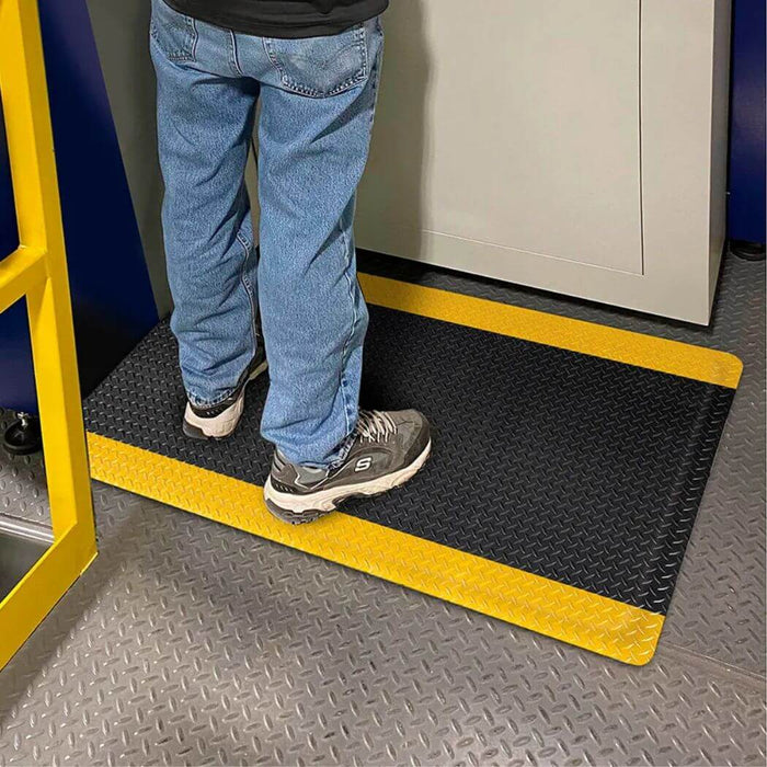 Diamond Plate Anti Fatigue Mat, 15/16" Thick, 2'W x 3'L, Yellow & Black