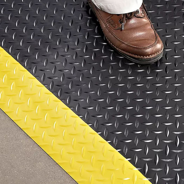 Diamond Plate Anti Fatigue Mat, 15/16" Thick, 2'W x 6'L, Yellow & Black